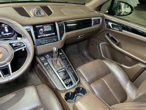 Used 2018 Porsche Macan image 35