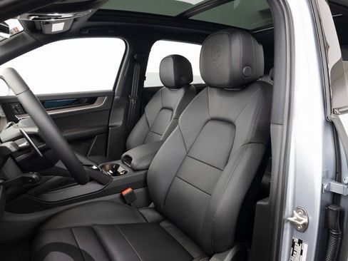 New 2026 Porsche Cayenne AWD/4WD image 5