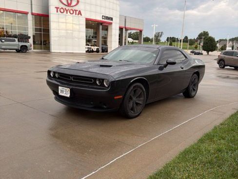Used 2019 Dodge Challenger SXT RWD image 8