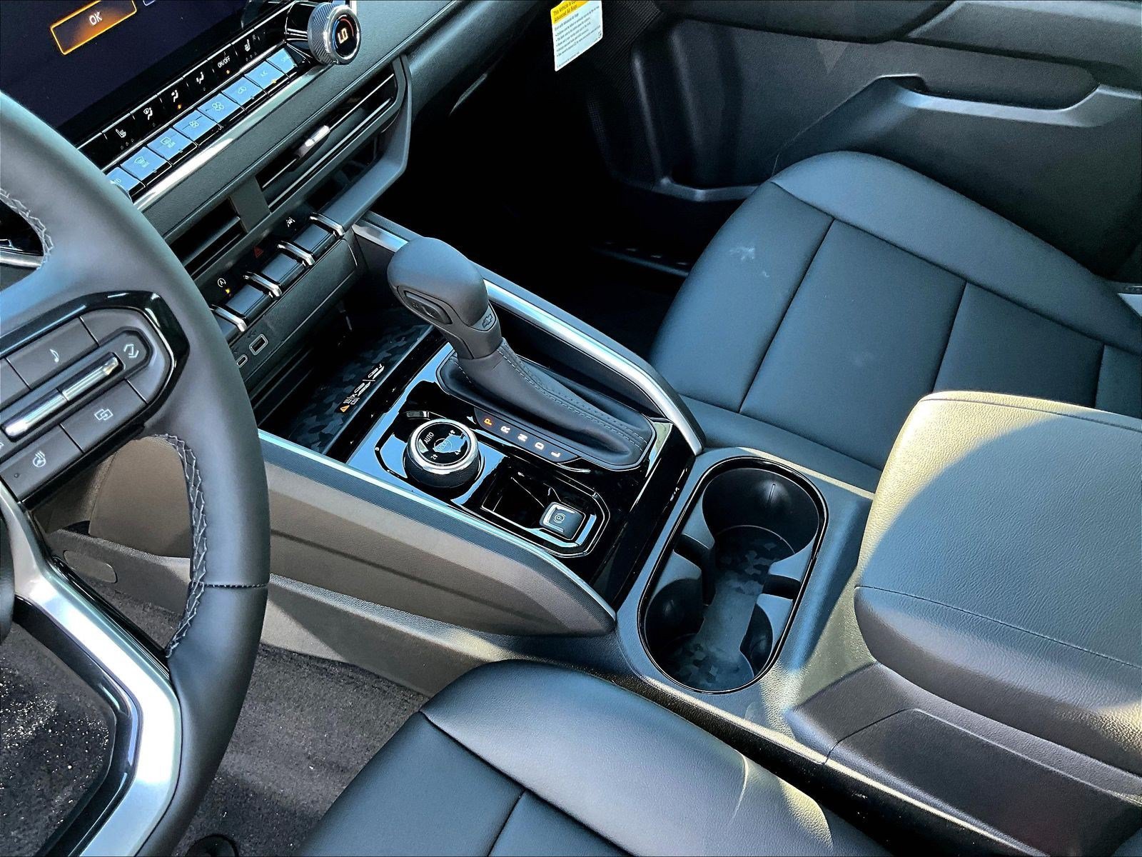 New 2026 Chevrolet Colorado Trail Boss w/ Midnight Edition AWD/4WD image 12