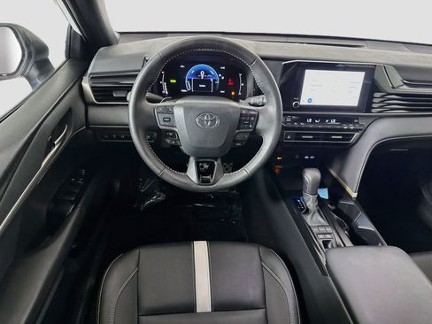 Used 2025 Toyota Camry SE w/ Convenience Package FWD image 17