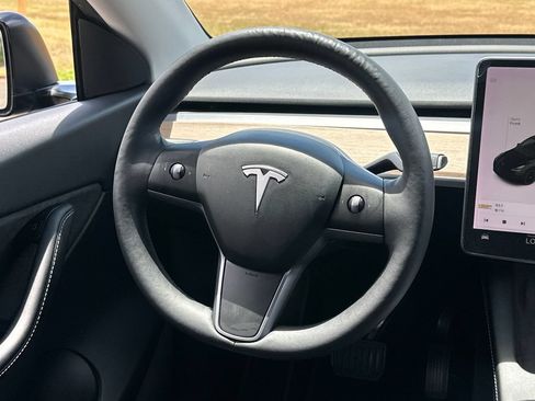 Used 2021 Tesla Model Y 2WD image 17