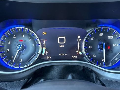 Used 2022 Chrysler Pacifica Touring-L FWD image 41