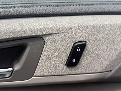 Used 2015 Chevrolet Traverse LS FWD image 20