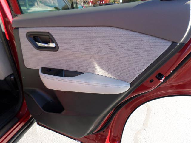 Used 2023 Nissan Rogue SV AWD/4WD image 34