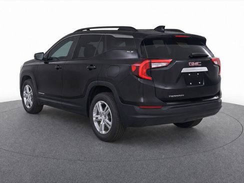 Used 2024 GMC Terrain SLE w/ Driver Convenience Package FWD image 3
