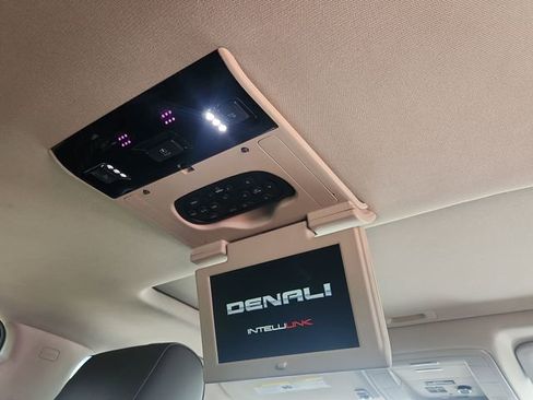 Used 2020 GMC Yukon Denali w/ Denali Premium Package AWD/4WD image 29
