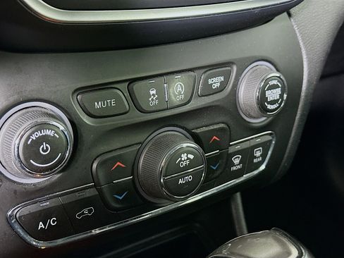 Used 2022 Jeep Cherokee Latitude Lux image 22