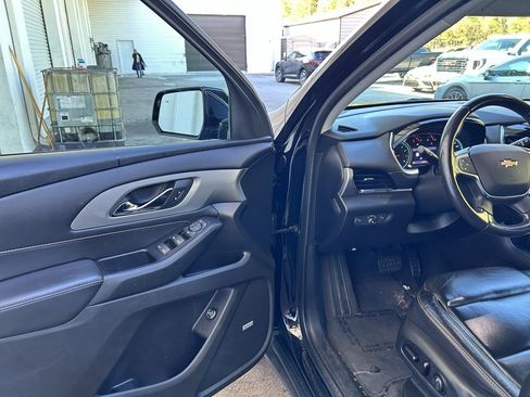 Used 2020 Chevrolet Traverse LT w/ LT Premium Package image 4