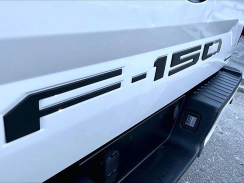 Used 2018 Ford F150 XLT w/ Equipment Group 302A Luxury image 9