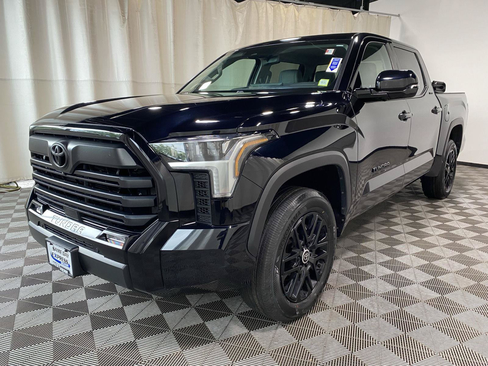 Used 2024 Toyota Tundra Limited AWD/4WD image 7