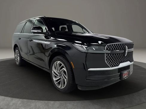 Used 2025 Lincoln Navigator Reserve AWD/4WD image 8