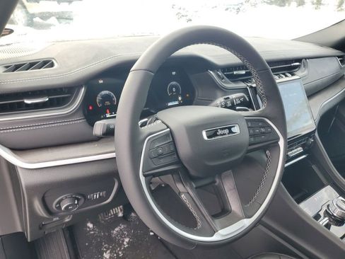 New 2025 Jeep Grand Cherokee L Limited AWD/4WD image 11
