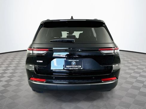 Used 2023 Jeep Grand Cherokee Altitude AWD/4WD image 8