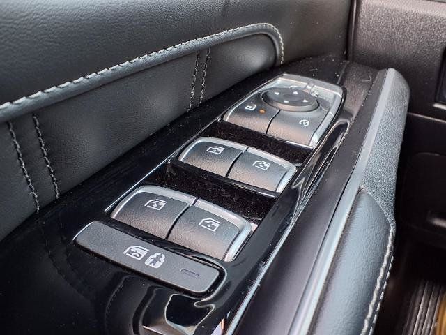 Used 2025 Kia Sorento SX AWD/4WD image 17