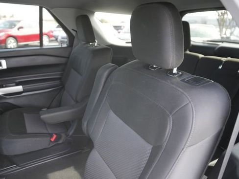 Used 2024 Ford Explorer XLT image 13