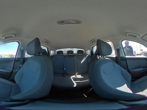 Used 2025 Kia K4 LXS image 40