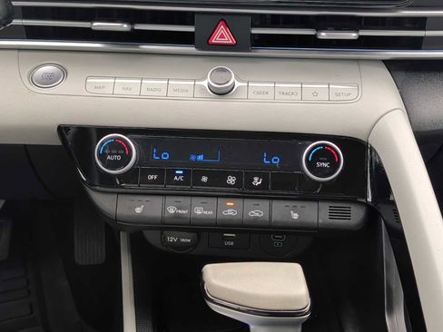 Used 2024 Hyundai Elantra Limited image 17