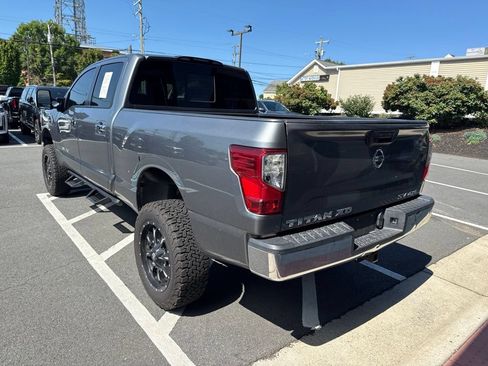 Used 2017 Nissan Titan SV AWD/4WD image 5