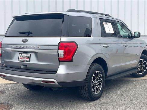Used 2024 Ford Expedition XLT image 17