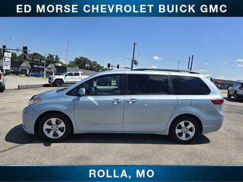Used 2017 Toyota Sienna LE FWD image 6