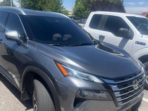 Used 2025 Nissan Rogue SL AWD/4WD image 1