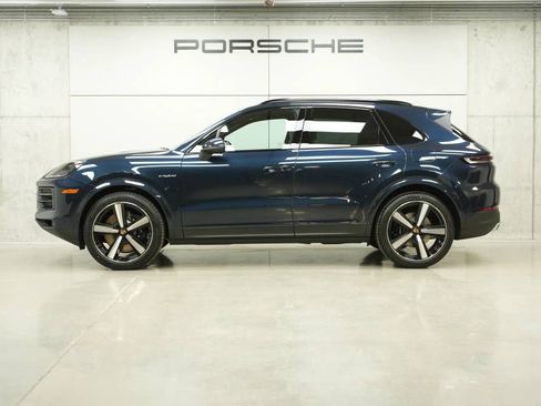 New 2026 Porsche Cayenne E-Hybrid AWD/4WD image 2