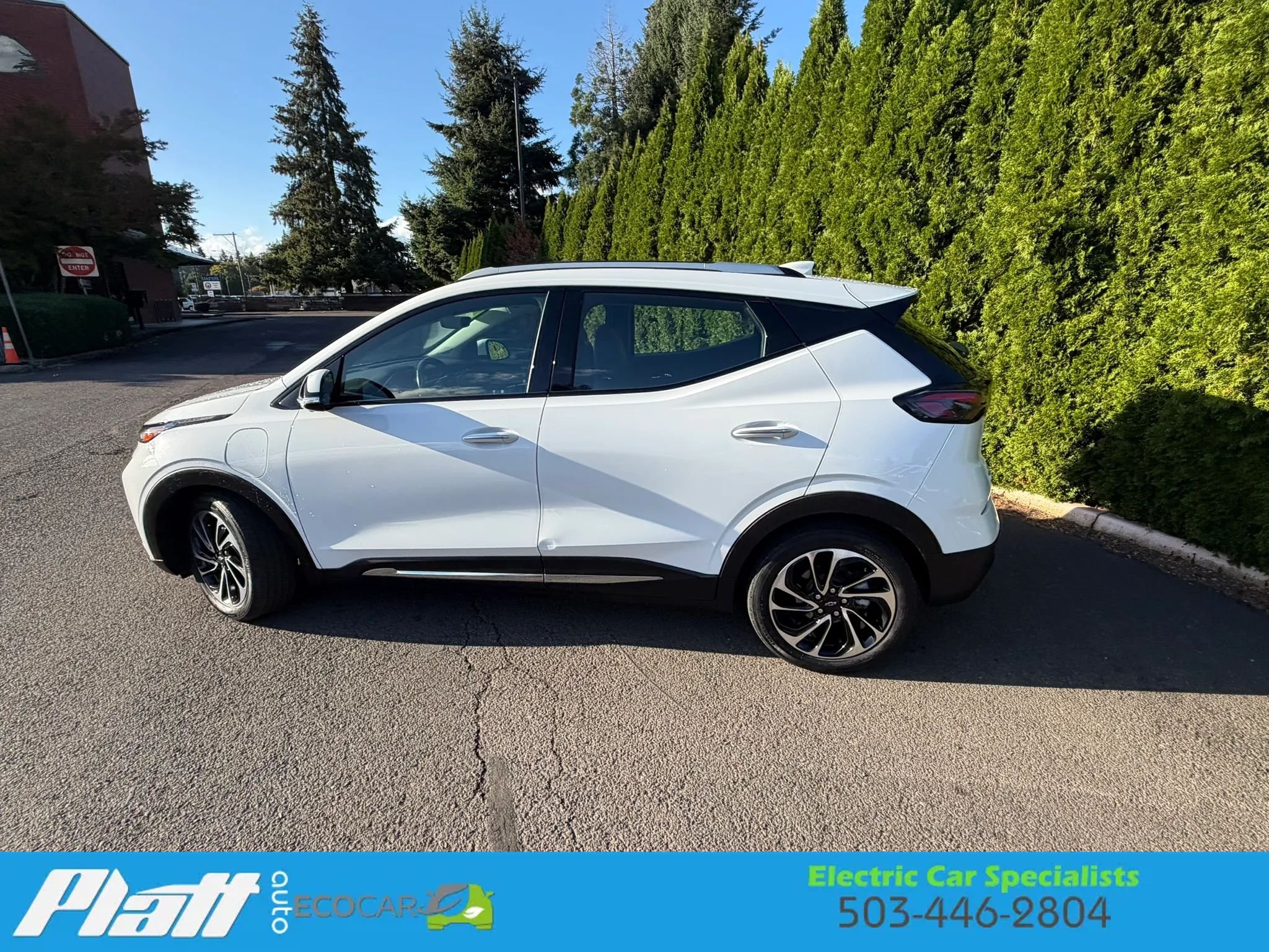 Used 2022 Chevrolet Bolt EUV Premier w/ Sun & Sound Package FWD image 6