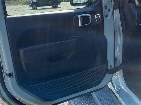 Used 2023 Jeep Wrangler Unlimited w/ Sun & Screen Package AWD/4WD image 9