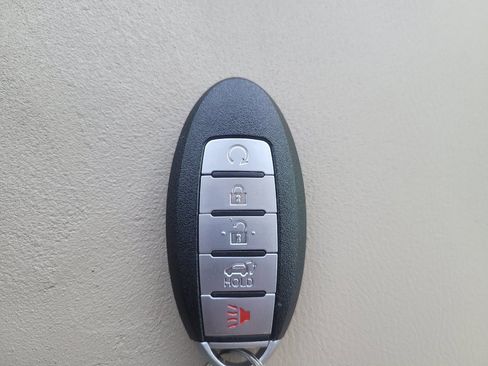 Used 2018 Nissan Pathfinder SL w/ SL Premium Package FWD image 32