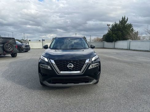 Used 2023 Nissan Rogue SV image 2