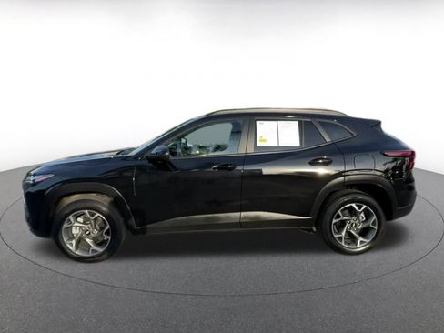 Used 2025 Chevrolet Trax LT image 9