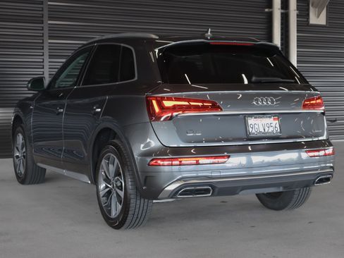 Used 2023 Audi Q5 2.0T Premium w/ Convenience Package AWD/4WD image 2
