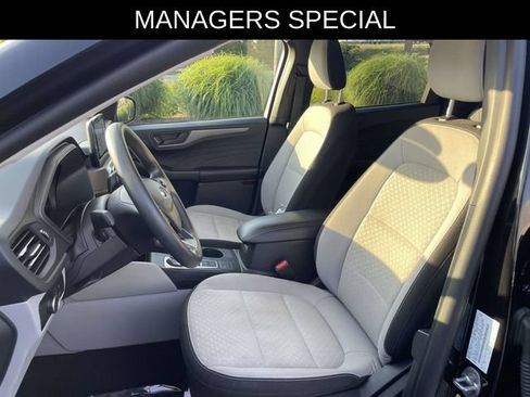 Used 2025 Ford Escape Active AWD/4WD image 17