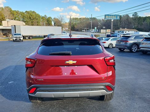 Used 2025 Chevrolet Trax LT w/ Driver Confidence Package image 4