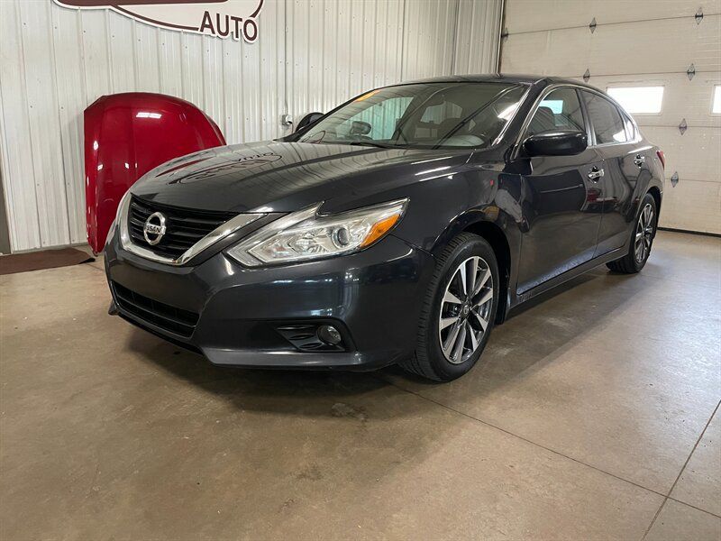 Used 2016 Nissan Altima 2.5 SV FWD image 2