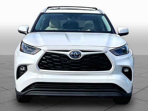 Used 2024 Toyota Highlander XLE FWD image 4