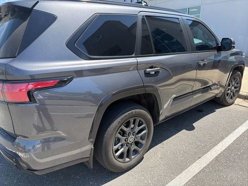 Used 2024 Toyota Sequoia Platinum image 4