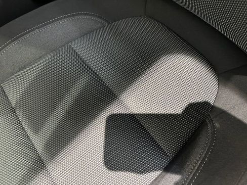 Used 2023 Chevrolet Traverse LT w/ Midnight/Sport Edition image 7