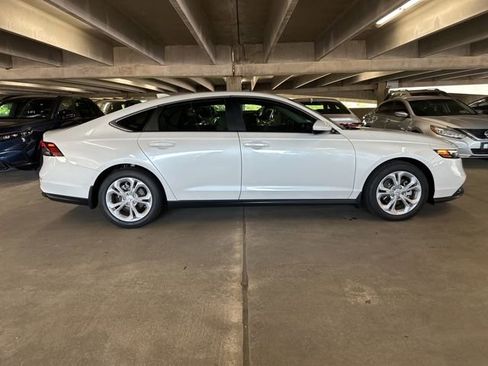 Used 2025 Honda Accord LX image 4