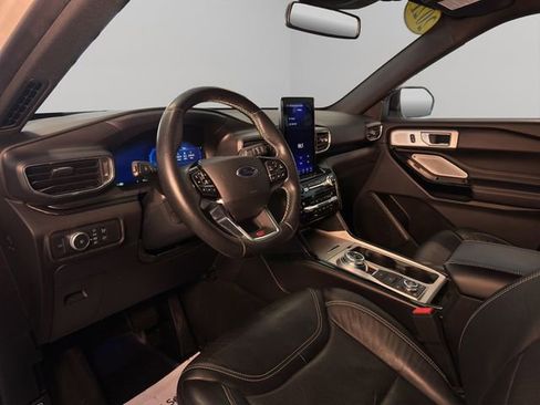 Used 2021 Ford Explorer ST w/ ST Street Pack image 11