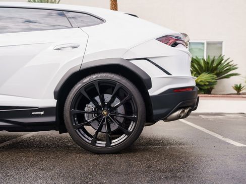 Used 2023 Lamborghini Urus S image 33