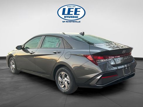 New 2026 Hyundai Elantra SE image 4