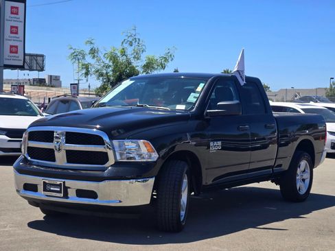 Used 2024 RAM 1500 Classic SLT AWD/4WD image 3