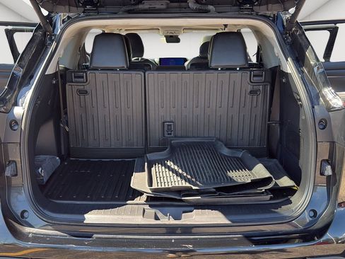 Used 2025 Toyota Highlander XLE AWD/4WD image 17