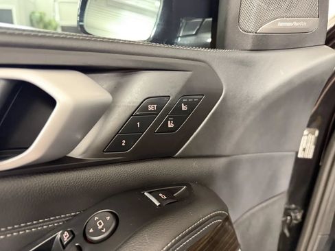 Used 2019 BMW X5 xDrive50i w/ M Sport Package AWD/4WD image 17