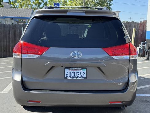 Used 2012 Toyota Sienna LE w/ Towing Pkg FWD image 5