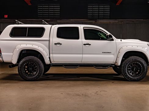 Used 2015 Toyota Tacoma PreRunner w/ SR5 Package RWD image 10