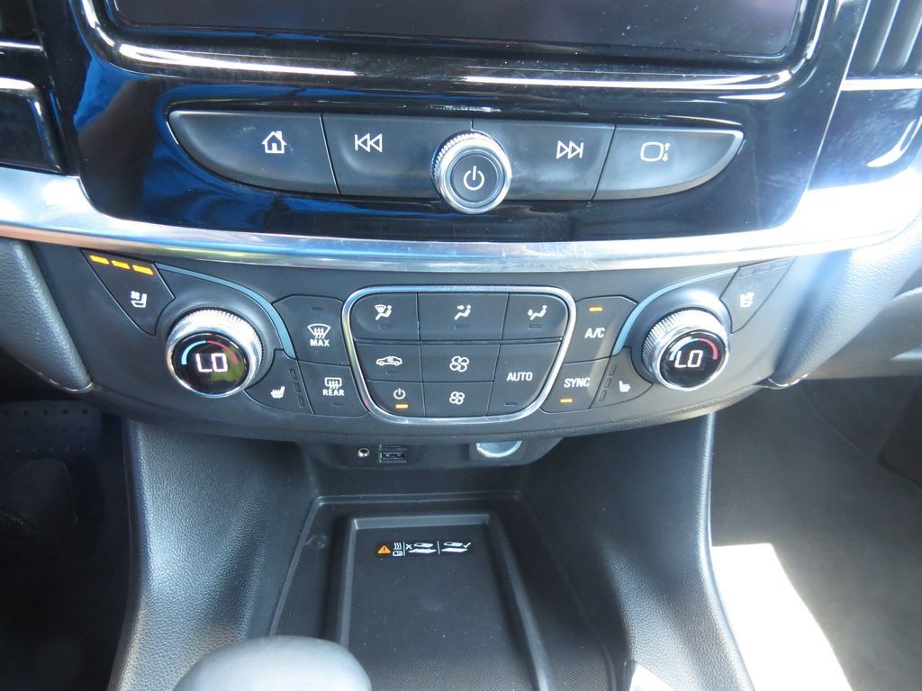 Certified 2023 Chevrolet Traverse Premier FWD image 50