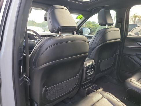 Used 2025 Jeep Grand Cherokee L Limited w/ Luxury Tech Group II RWD image 13
